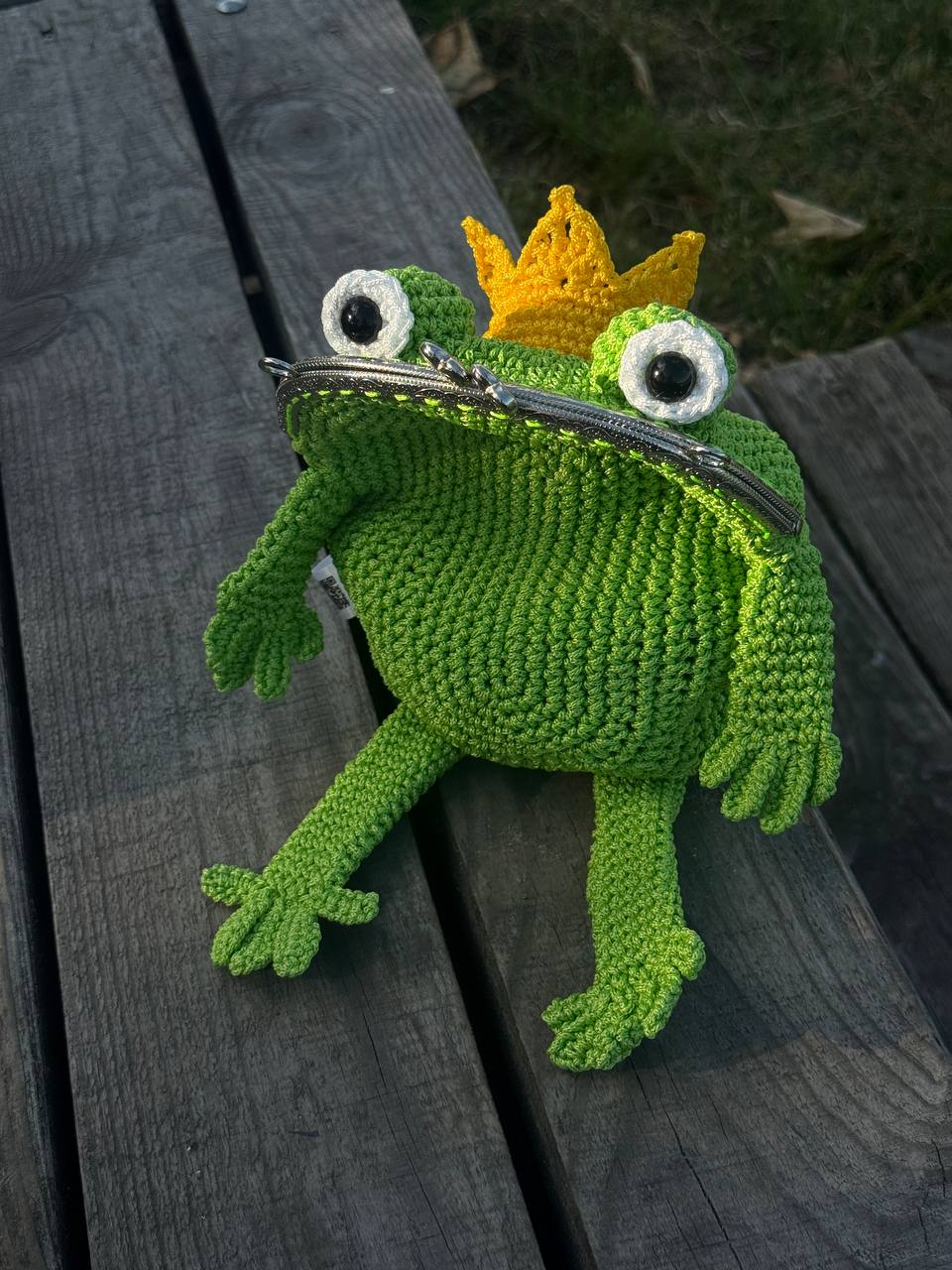 Queen Frog Bag