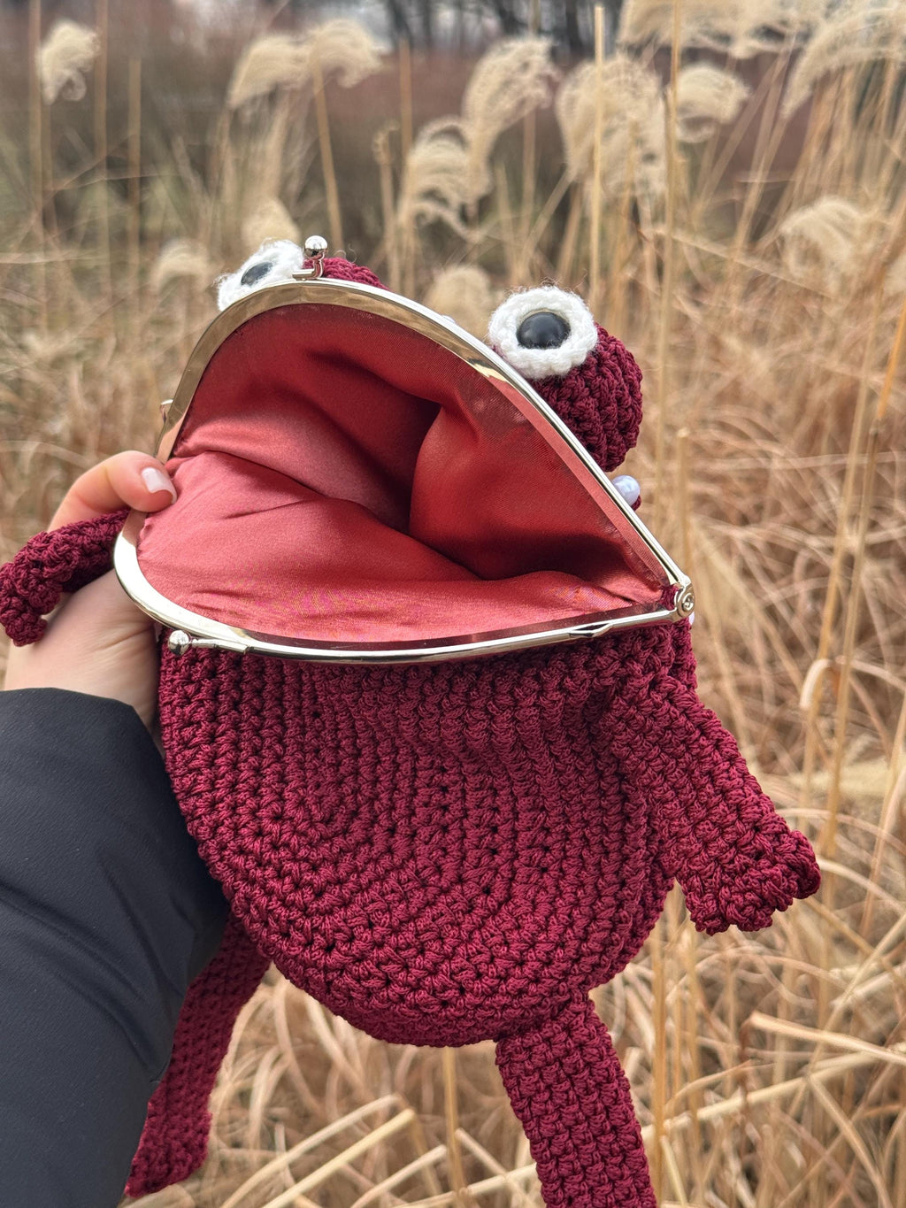 Red Crochet Frog Purse with Beaded Details – Handmade Shoulder & Crossbody Purse
