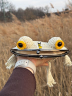 Handmade Crochet Frog Bag – Unique Bee & Beehive Design, Kawaii Frog Purse, Whimsical Animal Handbag, Gift for Her