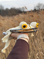 Handmade Crochet Frog Bag – Unique Bee & Beehive Design, Kawaii Frog Purse, Whimsical Animal Handbag, Gift for Her