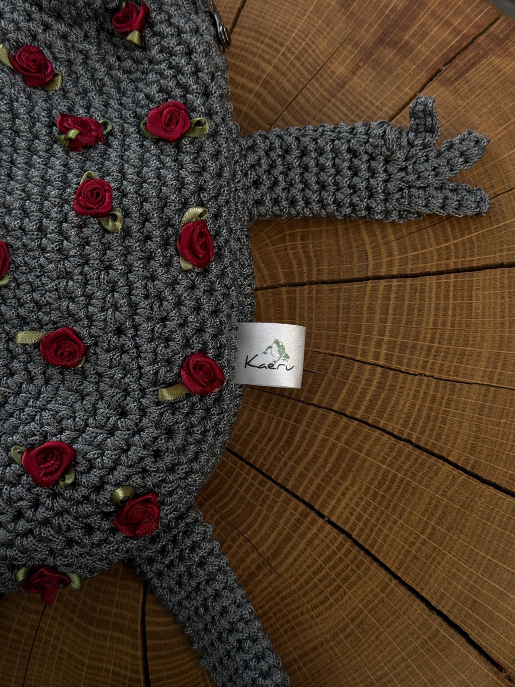 Crochet Frog Purse – Cute Handmade Frog Bag with Roses – Animal Shaped Clutch – Kawaii Cottagecore Gift