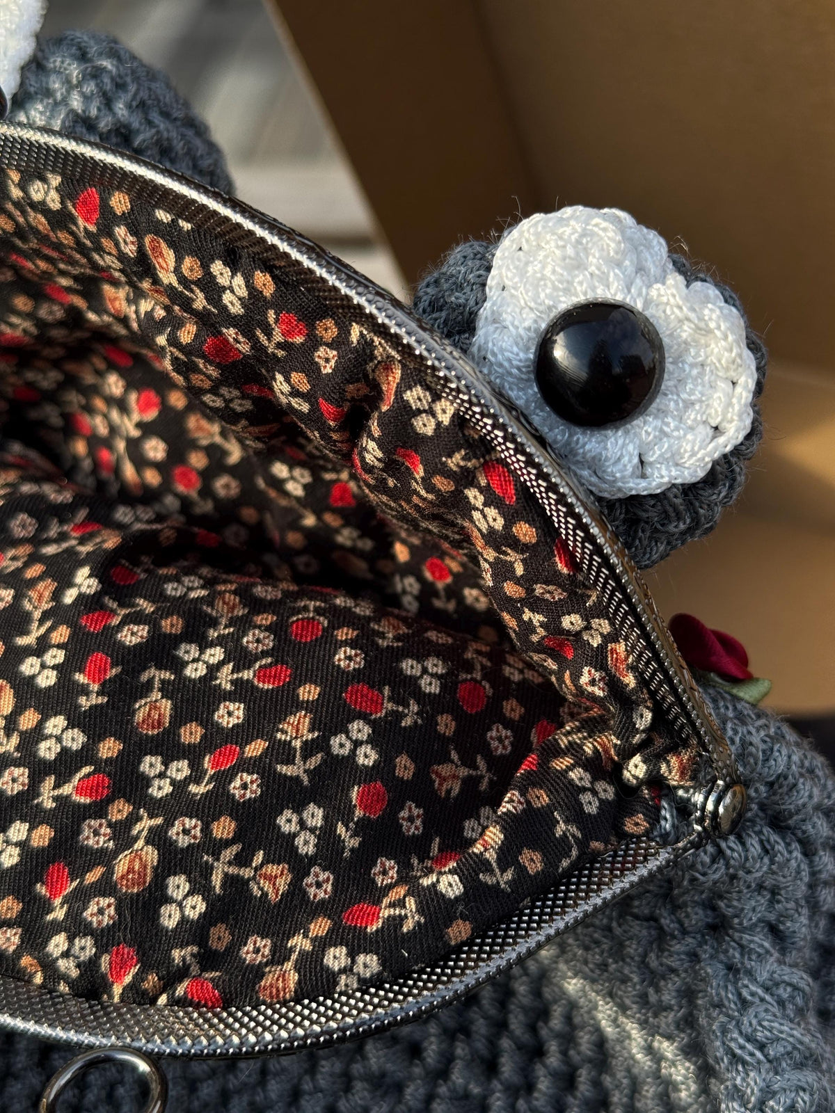 Crochet Frog Purse – Cute Handmade Frog Bag with Roses – Animal Shaped Clutch – Kawaii Cottagecore Gift