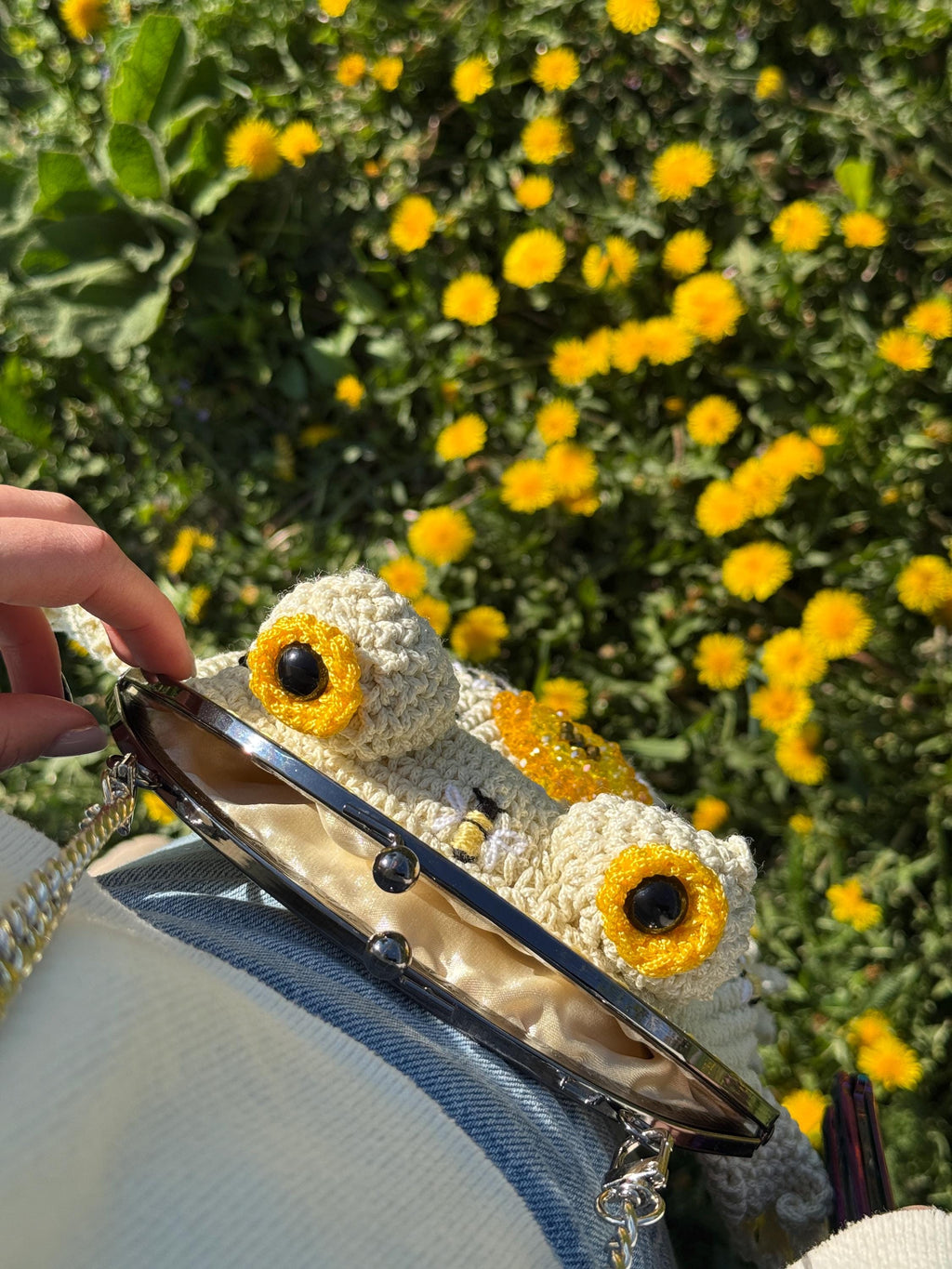 Handmade Crochet Frog Bag – Unique Bee & Beehive Design, Kawaii Frog Purse, Whimsical Animal Handbag, Gift for Her