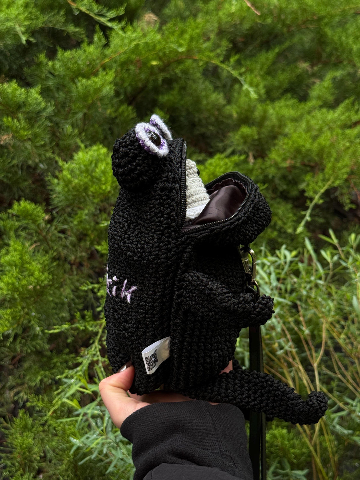 Crochet Frog Bag with Zipper – Custom Embroidery Option – Black Handmade Purse with Strap – Lined Durable Macrame Frogcore Gift