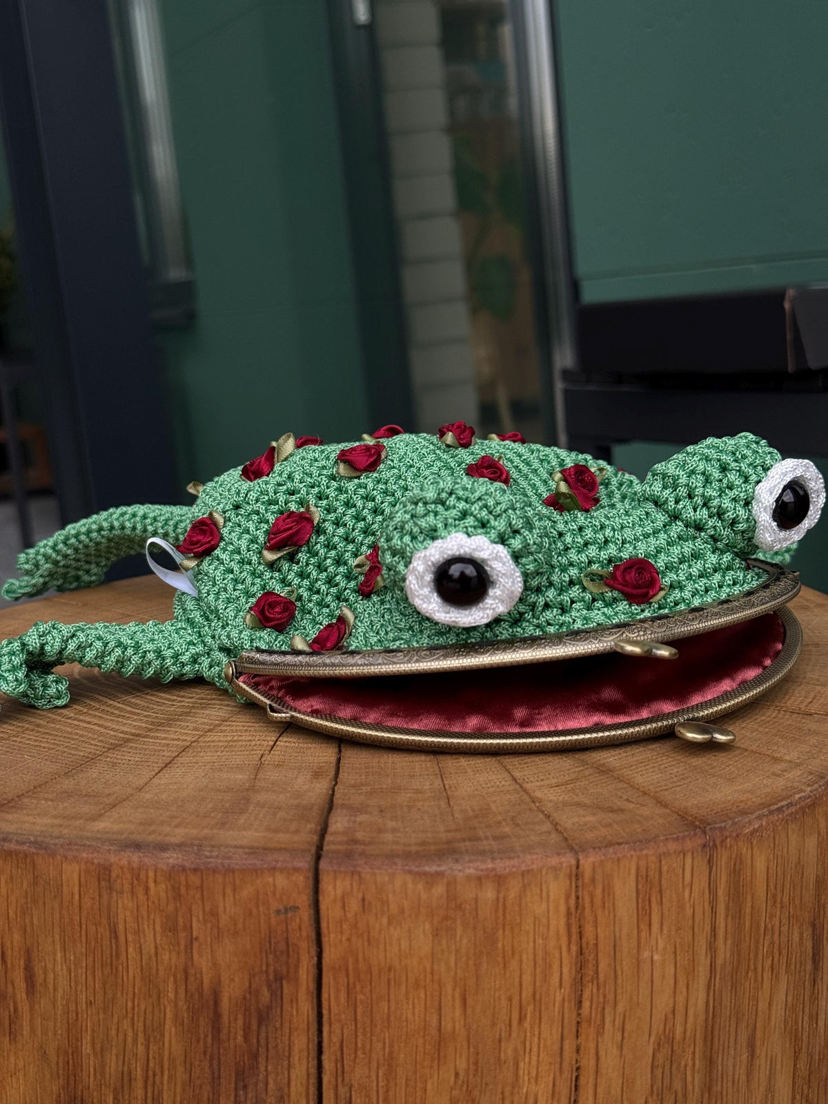 Green Minimalist Frog Bag – Handmade Crochet Frog Purse with Roses