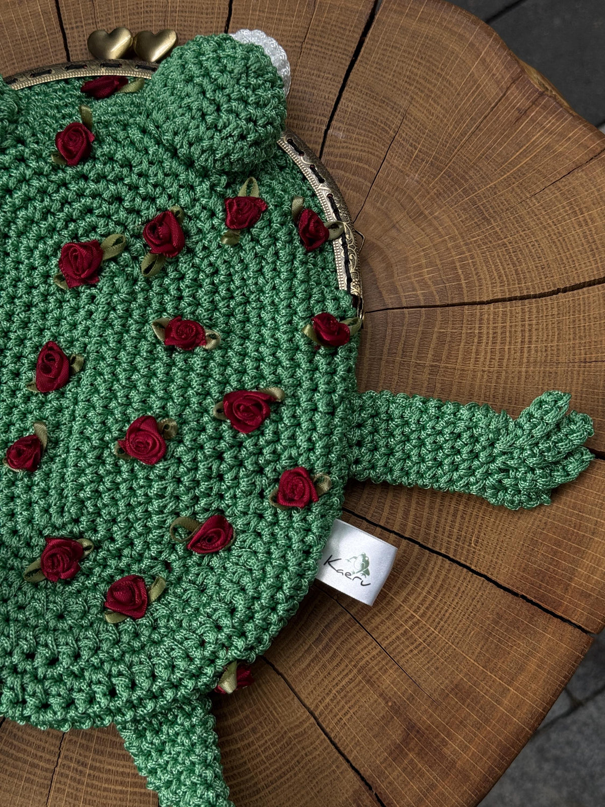 Green Minimalist Frog Bag – Handmade Crochet Frog Purse with Roses