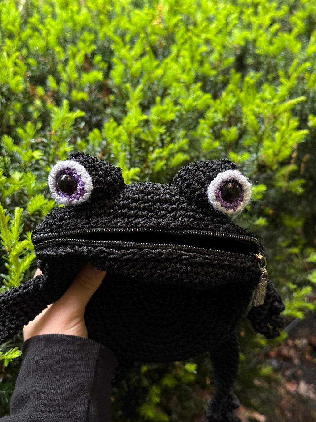 Crochet Frog Bag with Zipper – Custom Embroidery Option – Black Handmade Purse with Strap – Lined Durable Macrame Frogcore Gift