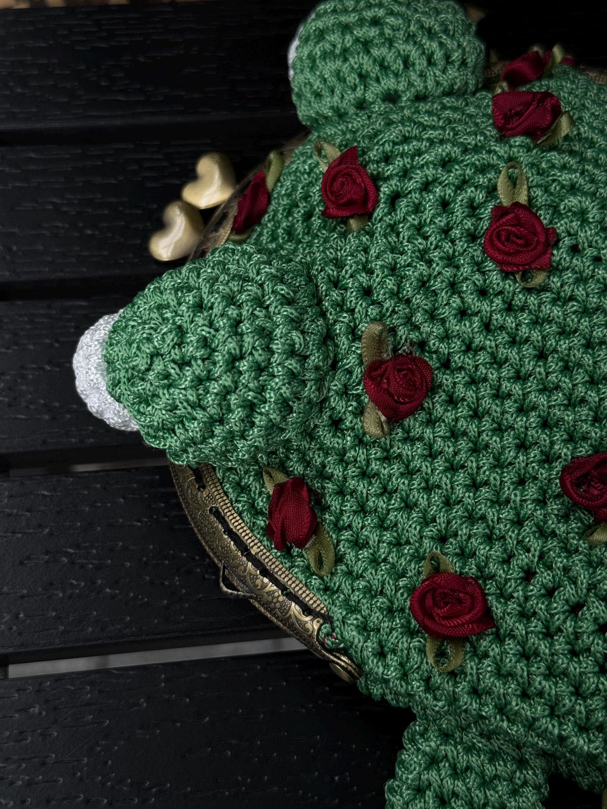 Green Minimalist Frog Bag – Handmade Crochet Frog Purse with Roses