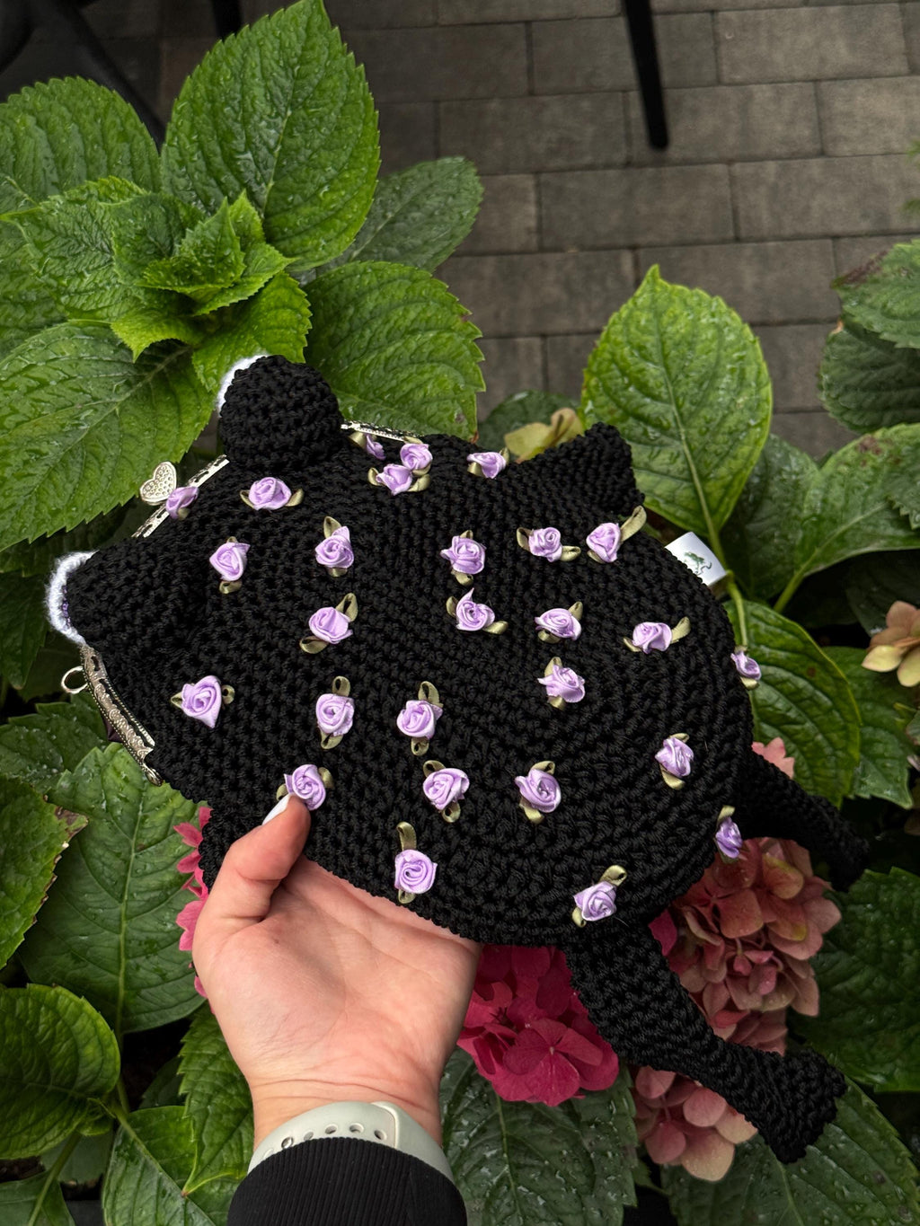 Black Crochet Frog Bag with Purple Roses – Handmade Frog Purse with Kiss Clasp and Chain Strap – Romantic Dark Frog Crossbody