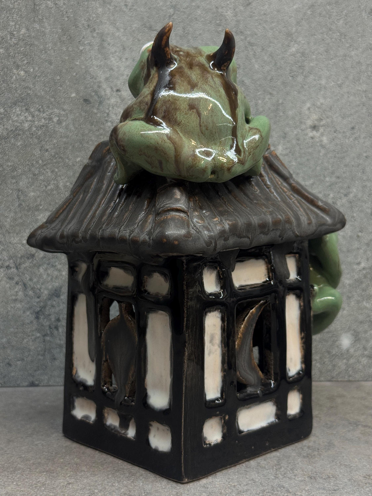Ceramic Frog Oil Burner, Frog House Lamp, Aromatherapy Decor, Handmade Ceramic Frog House, Cottagecore Gift, Frog Lover Gift
