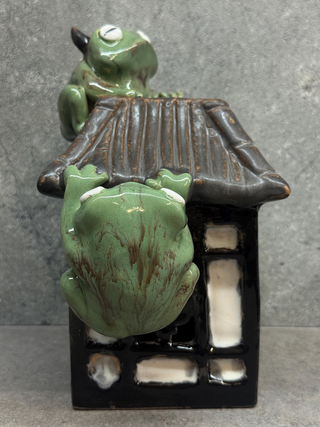 Ceramic Frog Oil Burner, Frog House Lamp, Aromatherapy Decor, Handmade Ceramic Frog House, Cottagecore Gift, Frog Lover Gift