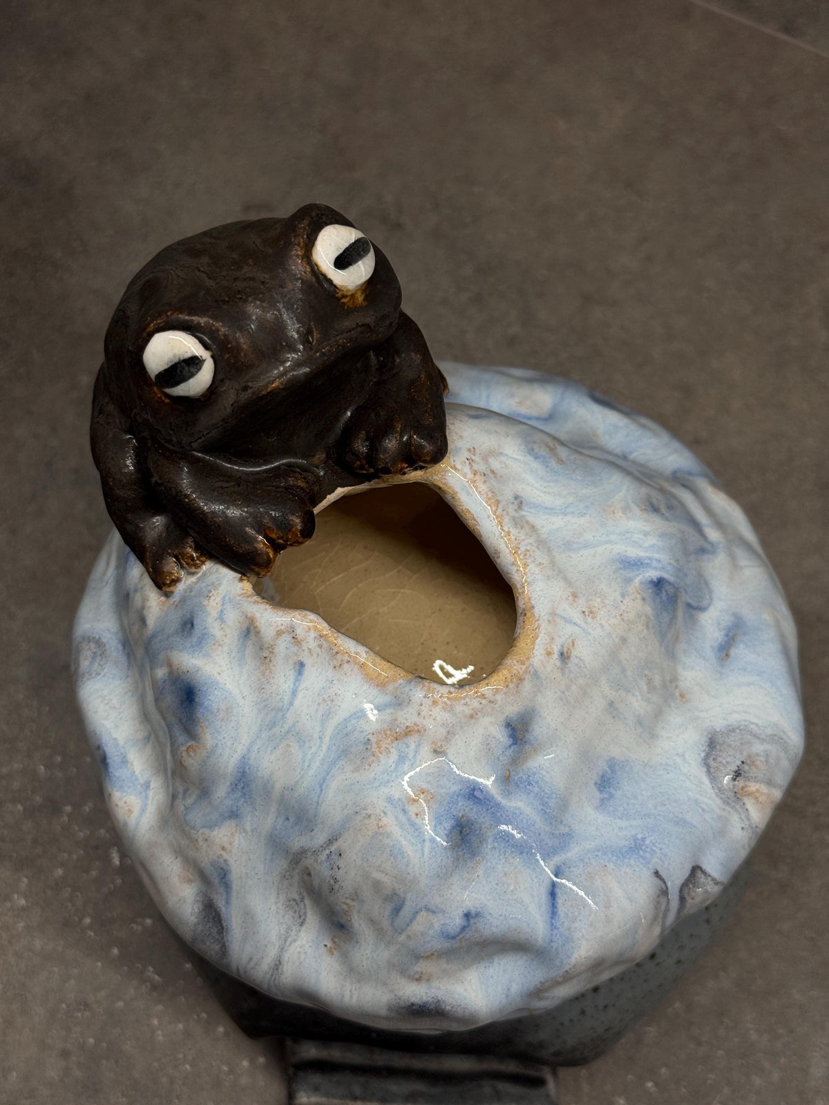 Aromatherapy Lamp – Handmade Ceramic Frog House
