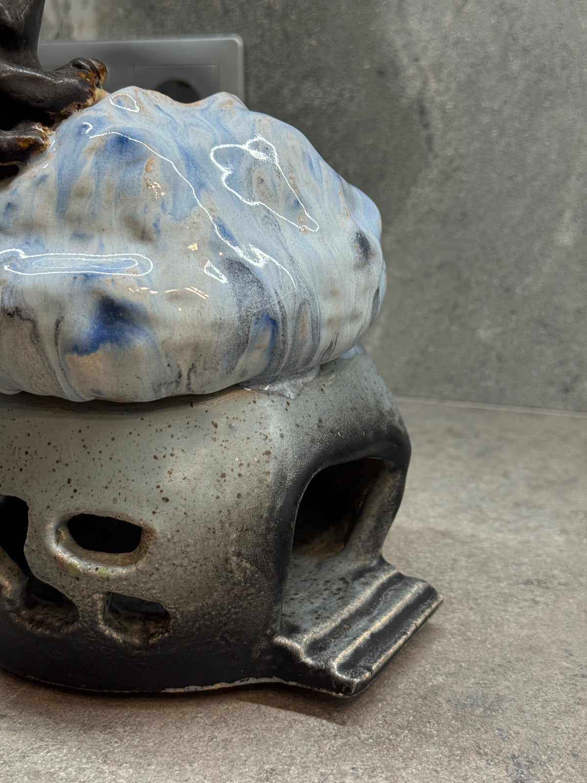 Aromatherapy Lamp – Handmade Ceramic Frog House