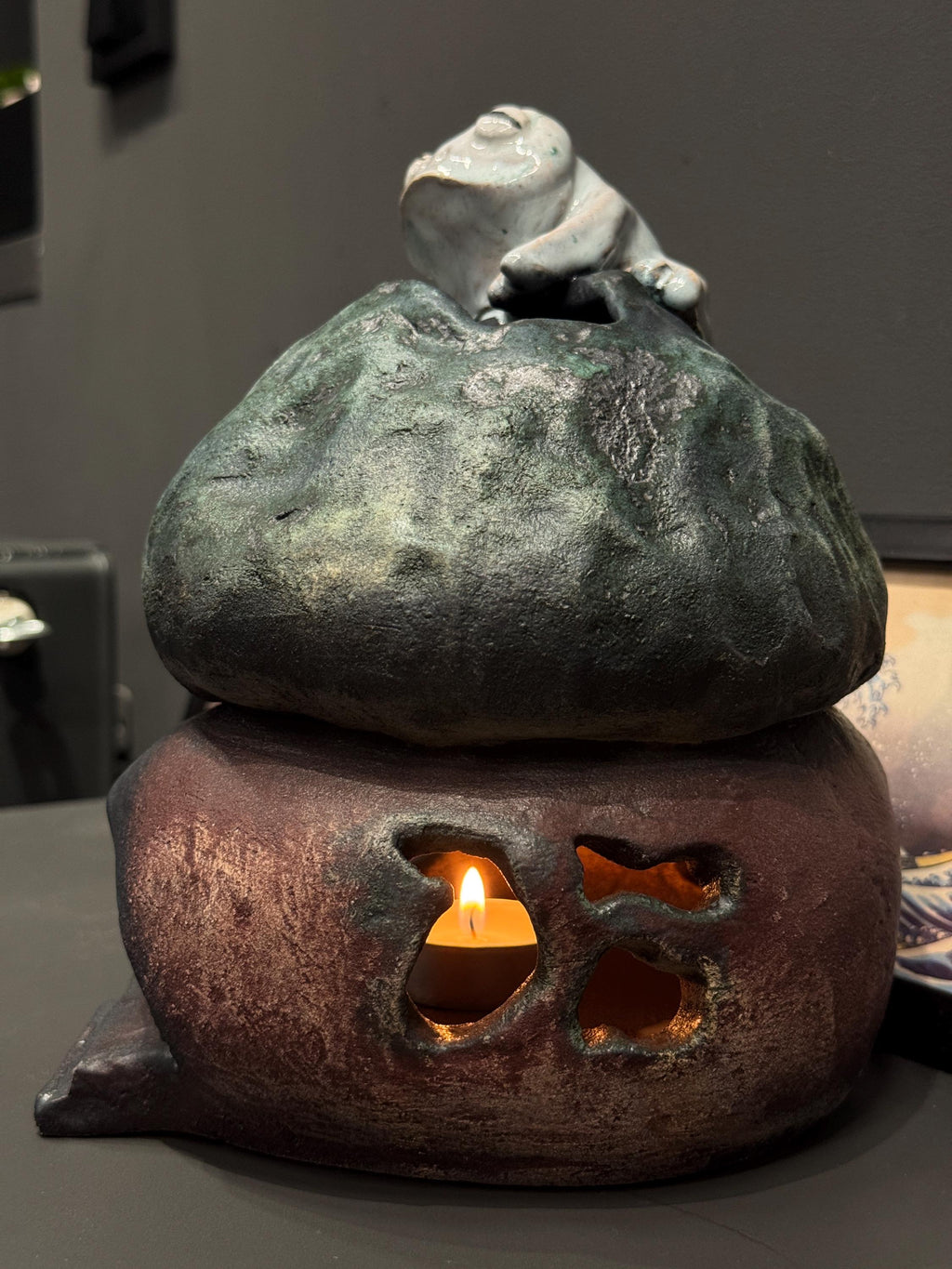 Aromatherapy Lamp – Handmade Ceramic Frog House