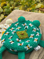 Handmade Crochet Frog Bag – Unique Bee & Beehive Design, Kawaii Frog Purse, Whimsical Animal Handbag, Gift for Her