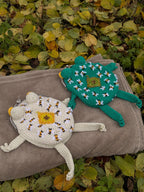 Handmade Crochet Frog Bag – Unique Bee & Beehive Design, Kawaii Frog Purse, Whimsical Animal Handbag, Gift for Her
