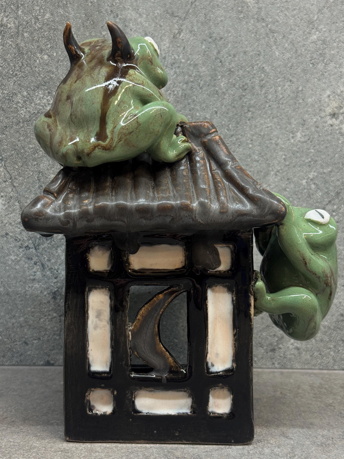 Ceramic Frog Oil Burner, Frog House Lamp, Aromatherapy Decor, Handmade Ceramic Frog House, Cottagecore Gift, Frog Lover Gift