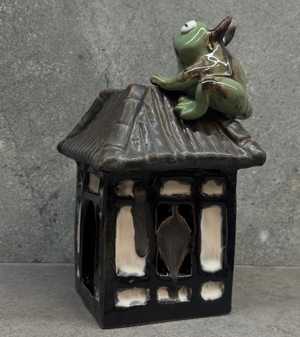 Ceramic Frog Oil Burner, Frog House Lamp, Aromatherapy Decor, Handmade Ceramic Frog House, Cottagecore Gift, Frog Lover Gift