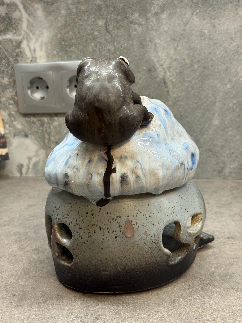 Aromatherapy Lamp – Handmade Ceramic Frog House