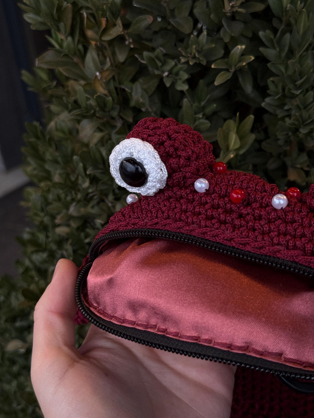 Red Crochet Frog Purse with Beaded Details – Handmade Shoulder & Crossbody Purse