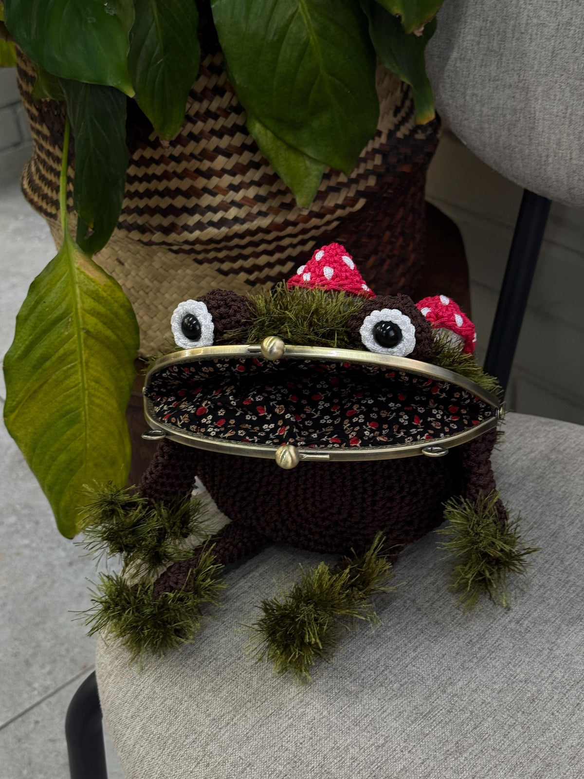 Forest Frog Bag — Goblincore Crochet Toad Purse with Mushrooms & Moss — Cottagecore Crossbody — Handmade Kaeru Frog Bag