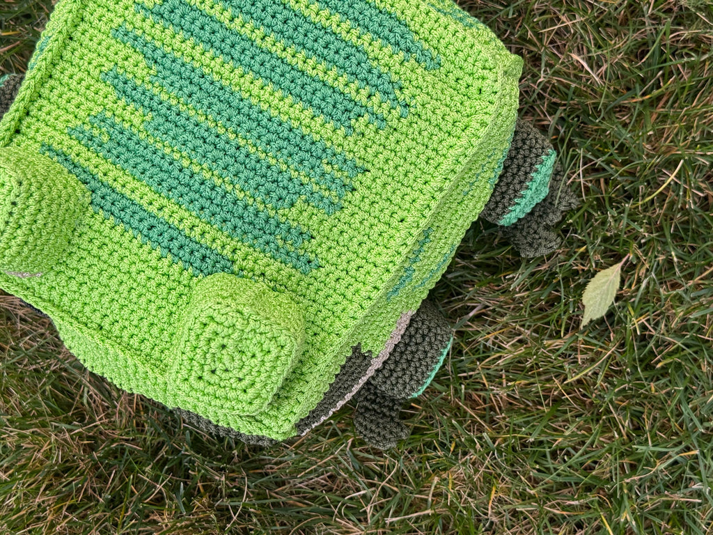 Square Crochet Frog Backpack – Handmade Frog Bag with Zipper & Satin Lining