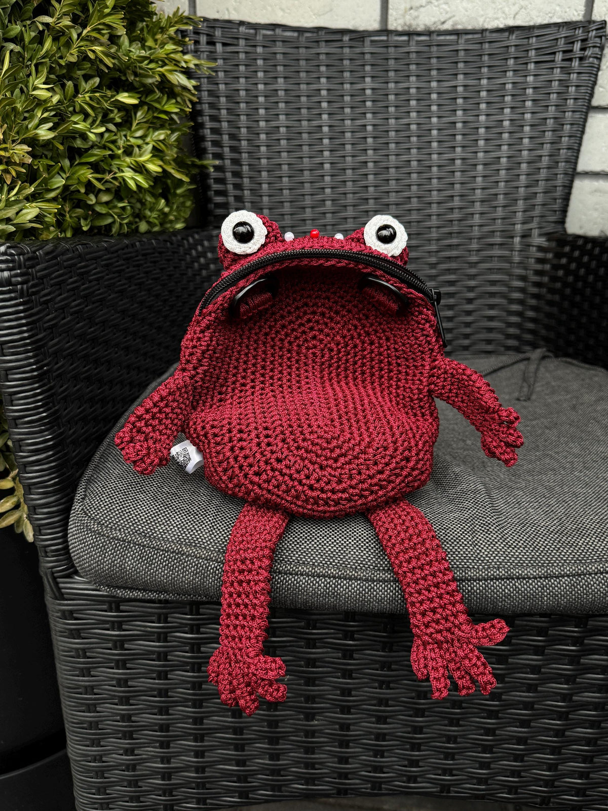 Red Crochet Frog Purse with Beaded Details – Handmade Shoulder & Crossbody Purse
