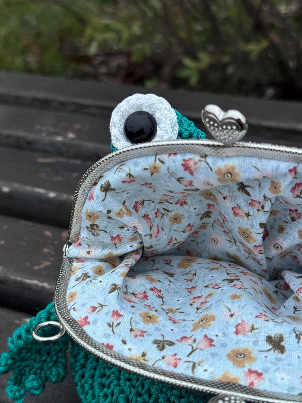 Emerald Frog Bag – Minimalist Crochet Frog Shoulder Bag with Floral Lining, Handmade Frog Purse
