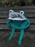 Emerald Frog Bag – Minimalist Crochet Frog Shoulder Bag with Floral Lining, Handmade Frog Purse