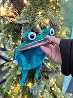 Emerald Frog Bag – Minimalist Crochet Frog Shoulder Bag with Floral Lining, Handmade Frog Purse
