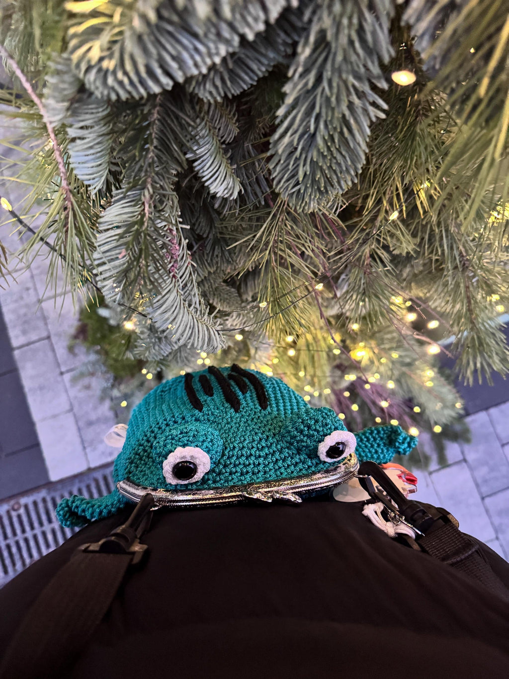 Emerald Frog Bag – Minimalist Crochet Frog Shoulder Bag with Floral Lining, Handmade Frog Purse