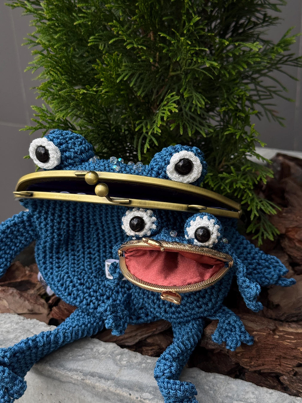 Crochet Frog Bag – Handmade Kawaii Frog Purse – Beaded Crossbody Bag – Czech Glass Beads