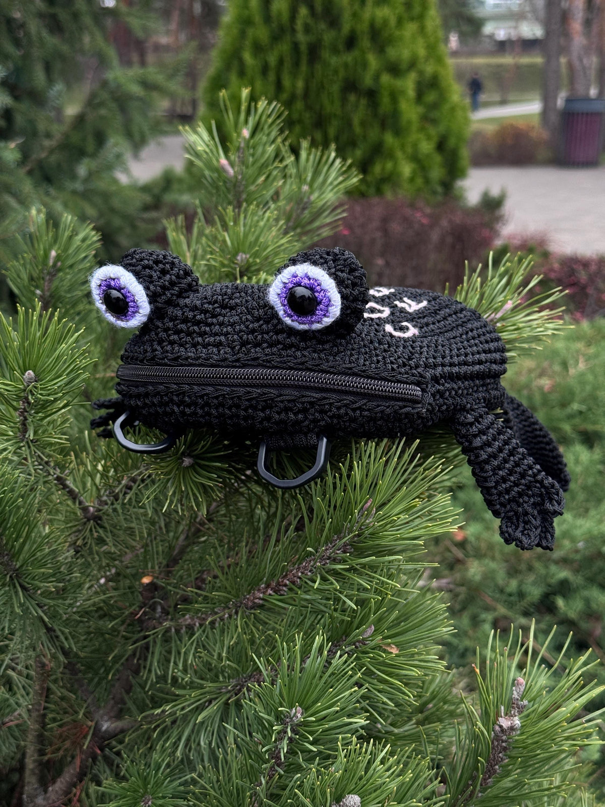 Crochet Frog Bag with Zipper – Custom Embroidery Option – Black Handmade Purse with Strap – Lined Durable Macrame Frogcore Gift