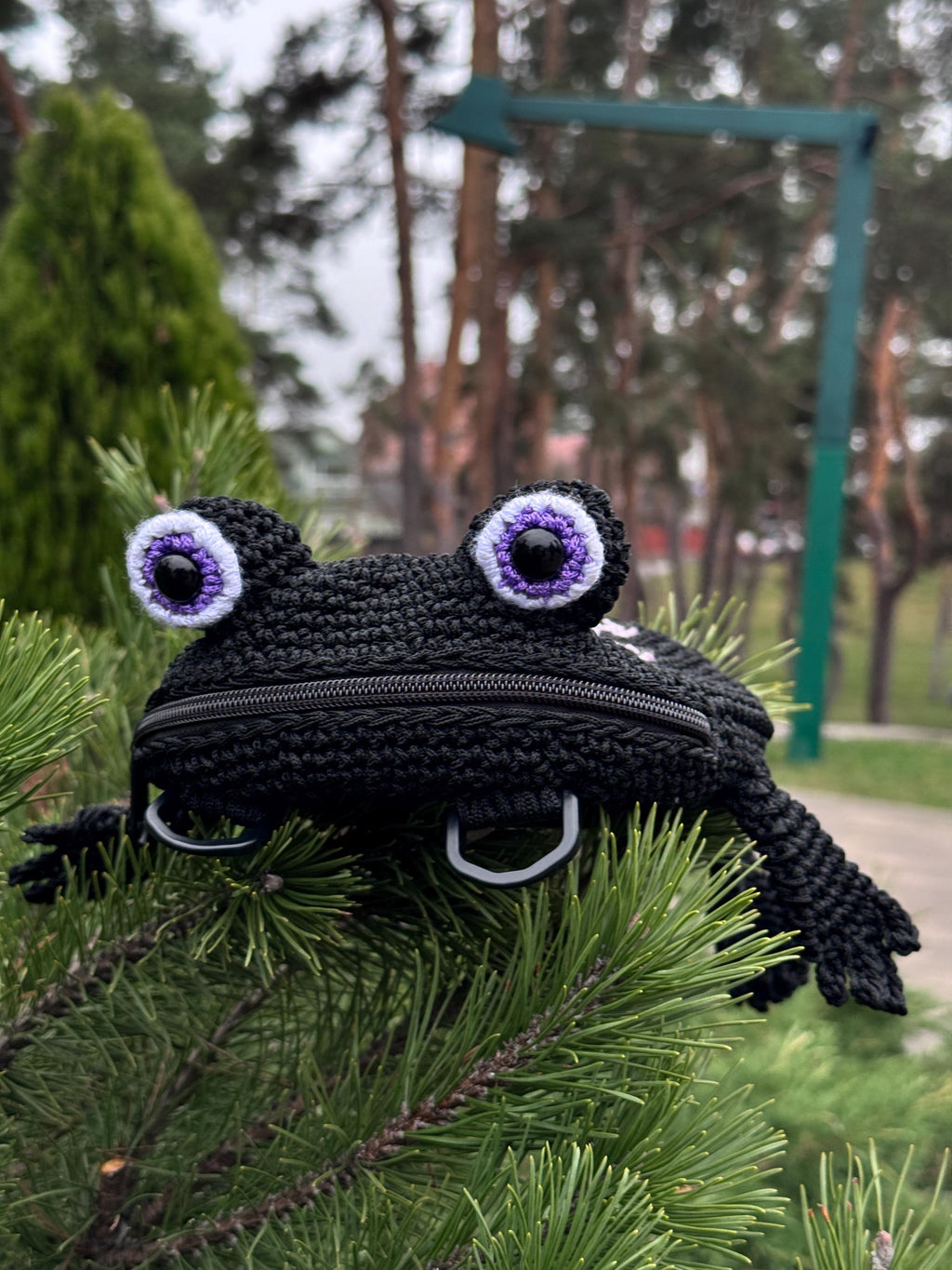 Crochet Frog Bag with Zipper – Custom Embroidery Option – Black Handmade Purse with Strap – Lined Durable Macrame Frogcore Gift