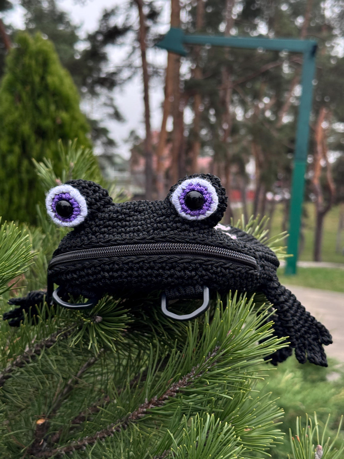 Crochet Frog Bag with Zipper – Custom Embroidery Option – Black Handmade Purse with Strap – Lined Durable Macrame Frogcore Gift