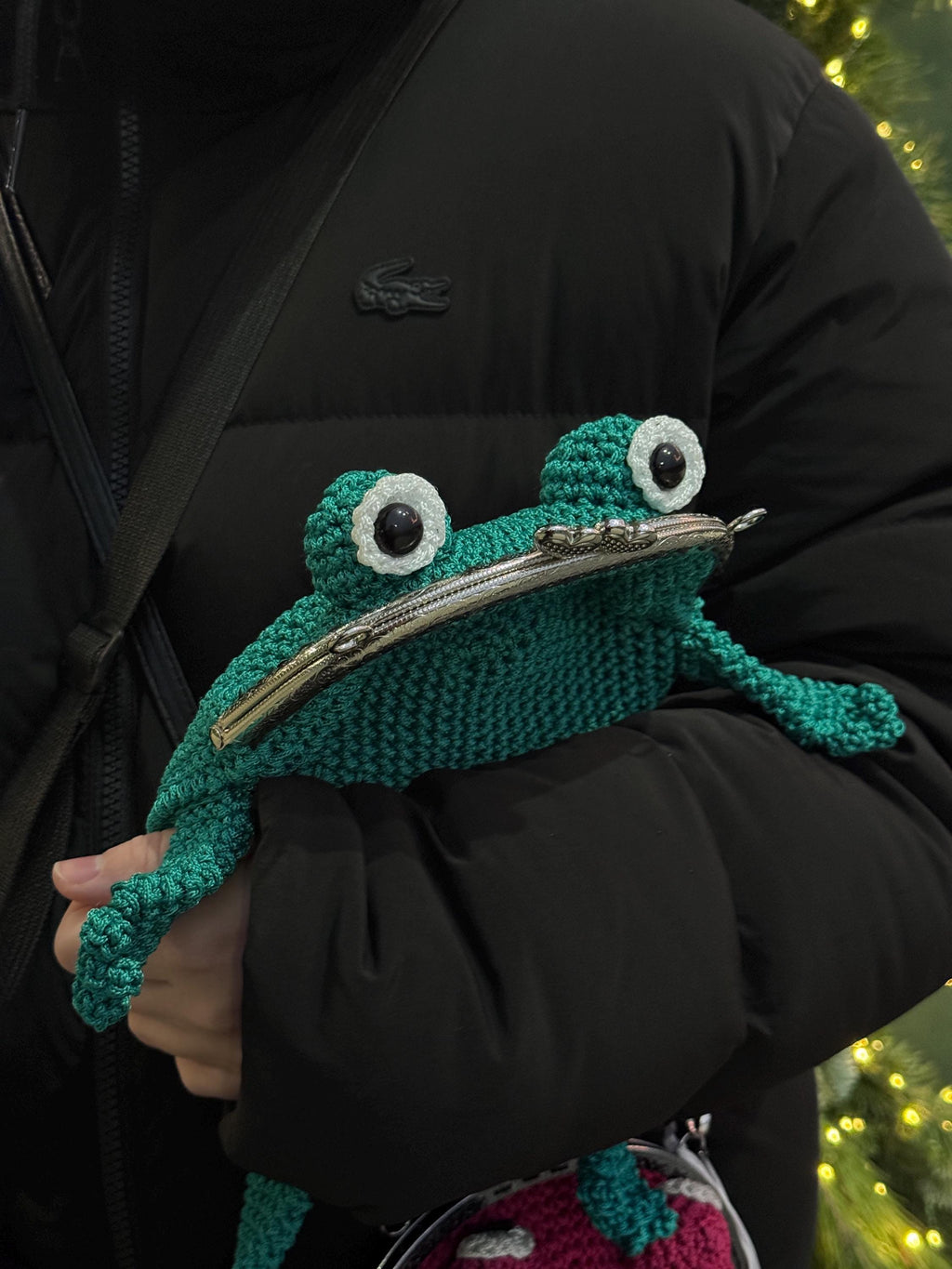 Emerald Frog Bag – Minimalist Crochet Frog Shoulder Bag with Floral Lining, Handmade Frog Purse