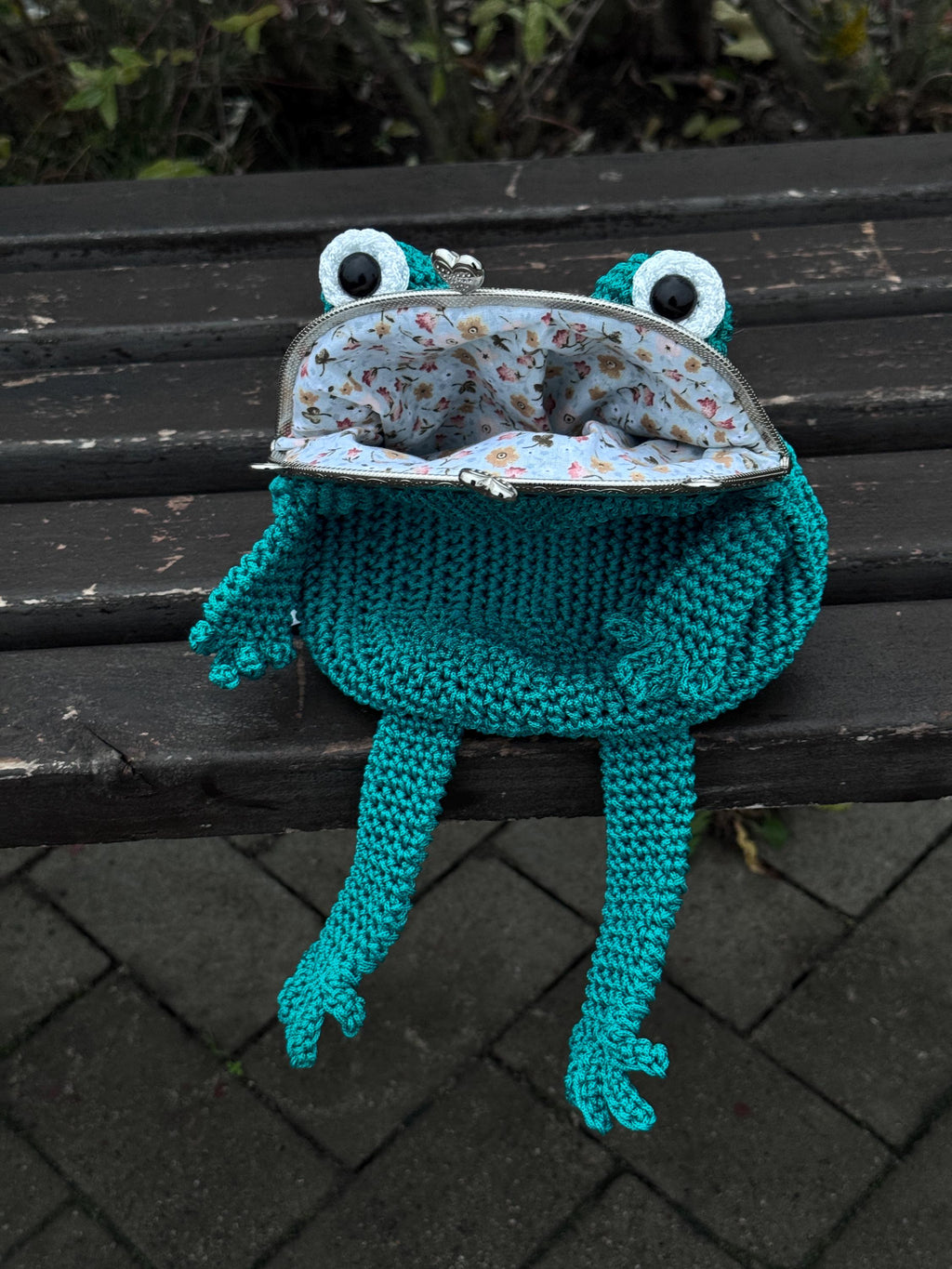 Emerald Frog Bag – Minimalist Crochet Frog Shoulder Bag with Floral Lining, Handmade Frog Purse