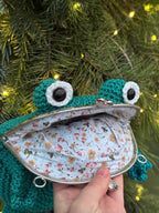 Emerald Frog Bag – Minimalist Crochet Frog Shoulder Bag with Floral Lining, Handmade Frog Purse