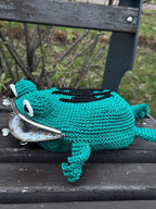 Emerald Frog Bag – Minimalist Crochet Frog Shoulder Bag with Floral Lining, Handmade Frog Purse
