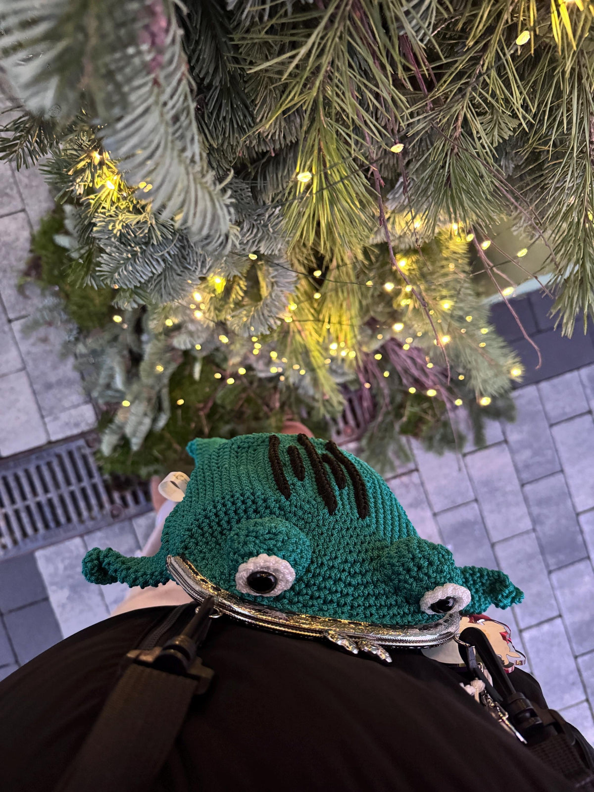 Emerald Frog Bag – Minimalist Crochet Frog Shoulder Bag with Floral Lining, Handmade Frog Purse