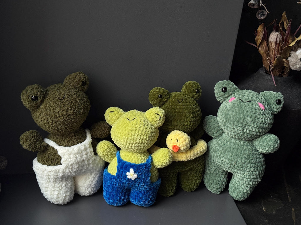 Handmade Plush Frog Toy – Soft Velvet Crochet Frog, Cute Amigurumi Frog Doll