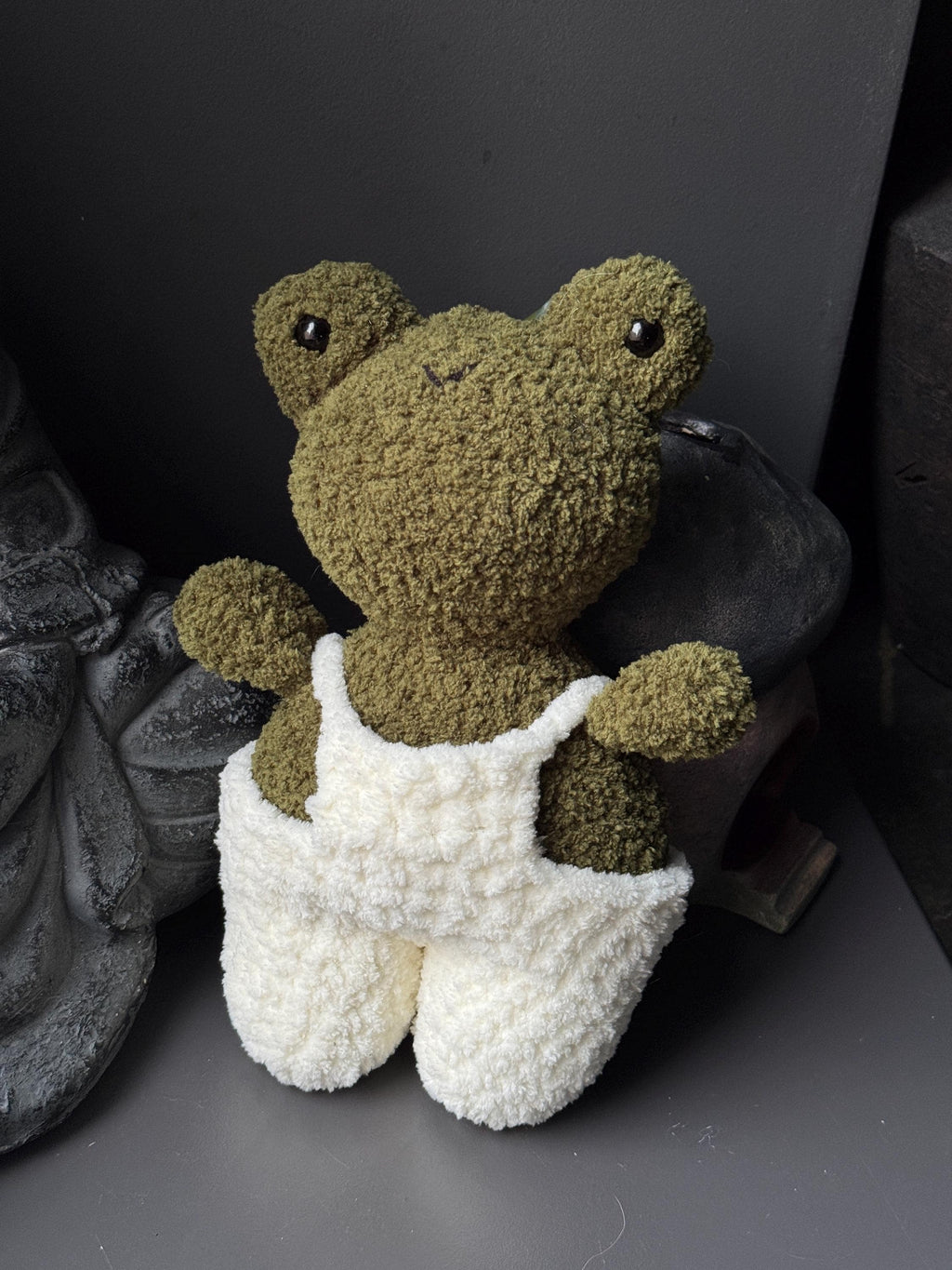 Handmade Plush Frog Toy – Soft Velvet Crochet Frog, Cute Amigurumi Frog Doll