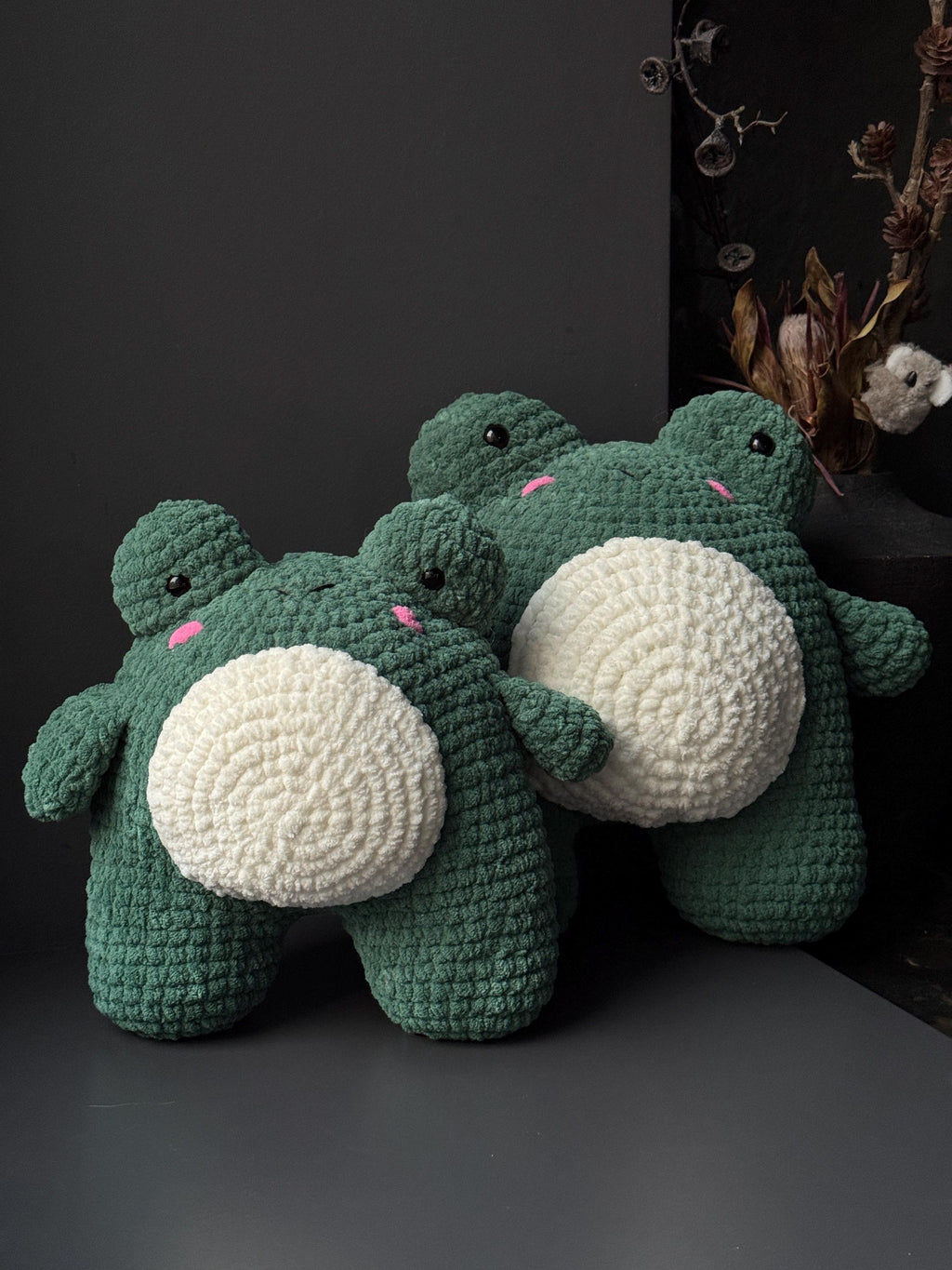 Plush Crochet Frog Pillow – Handmade Velvet Frog Toy, Soft Decorative Frog for Home Interior