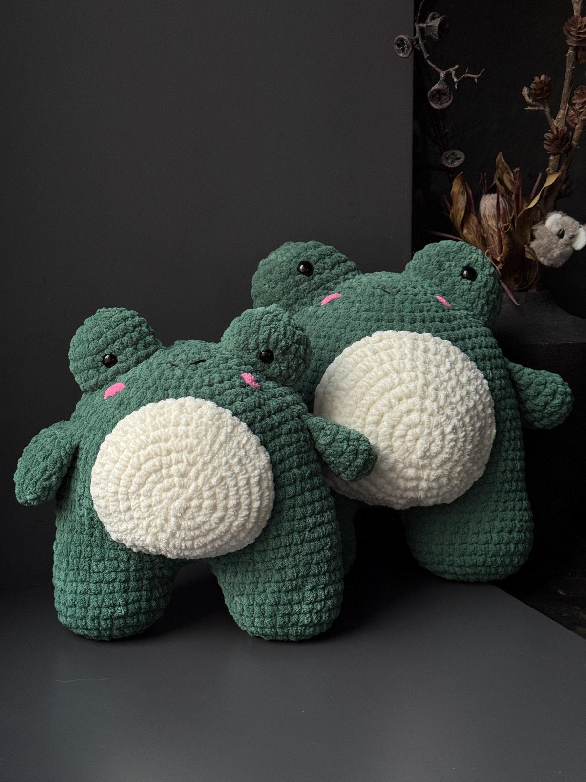 Plush Crochet Frog Pillow – Handmade Velvet Frog Toy, Soft Decorative Frog for Home Interior