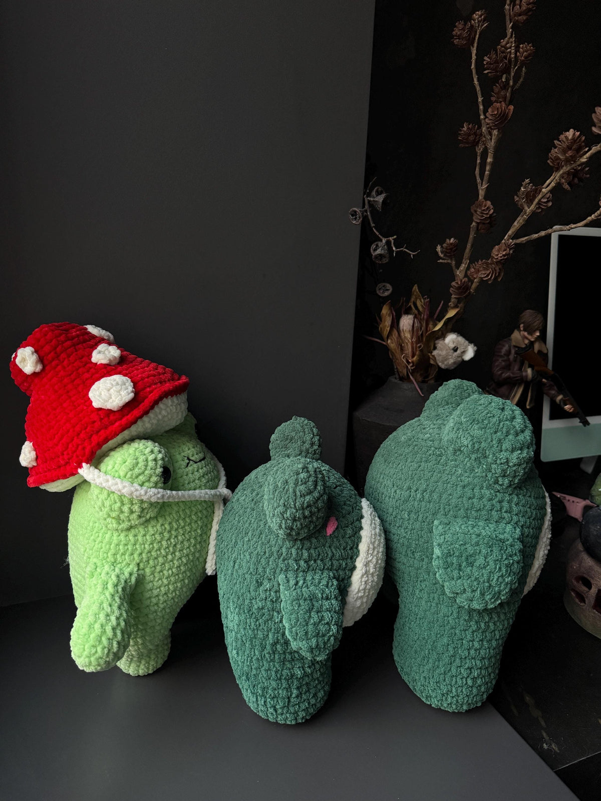 Plush Crochet Frog Pillow – Handmade Velvet Frog Toy, Soft Decorative Frog for Home Interior