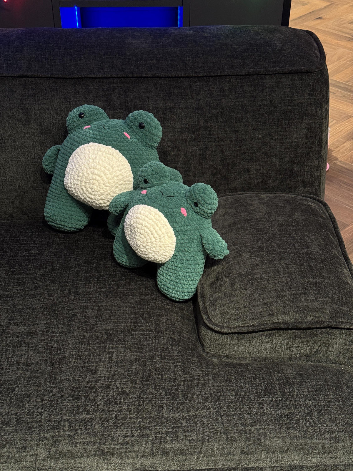 Plush Crochet Frog Pillow – Handmade Velvet Frog Toy, Soft Decorative Frog for Home Interior