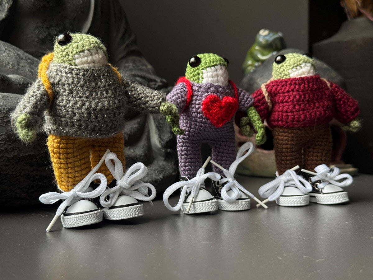 Poseable Crochet Frog Figurines – Handmade Mini Frogs with Metal Armature, Dressed Collectible