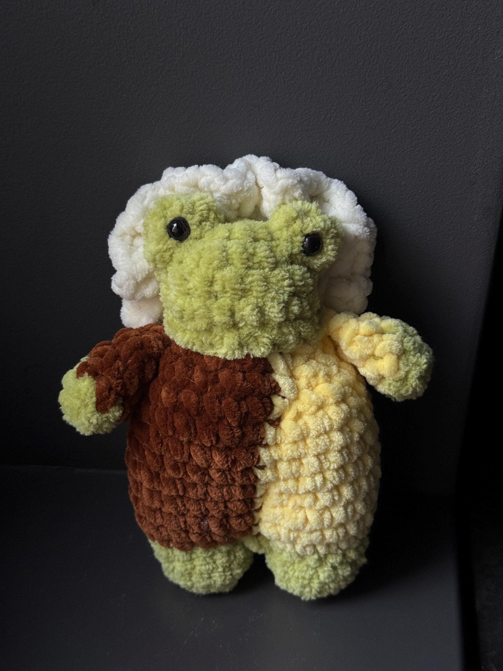 Handmade Plush Frog Toy – Soft Velvet Crochet Frog, Cute Amigurumi Frog Doll