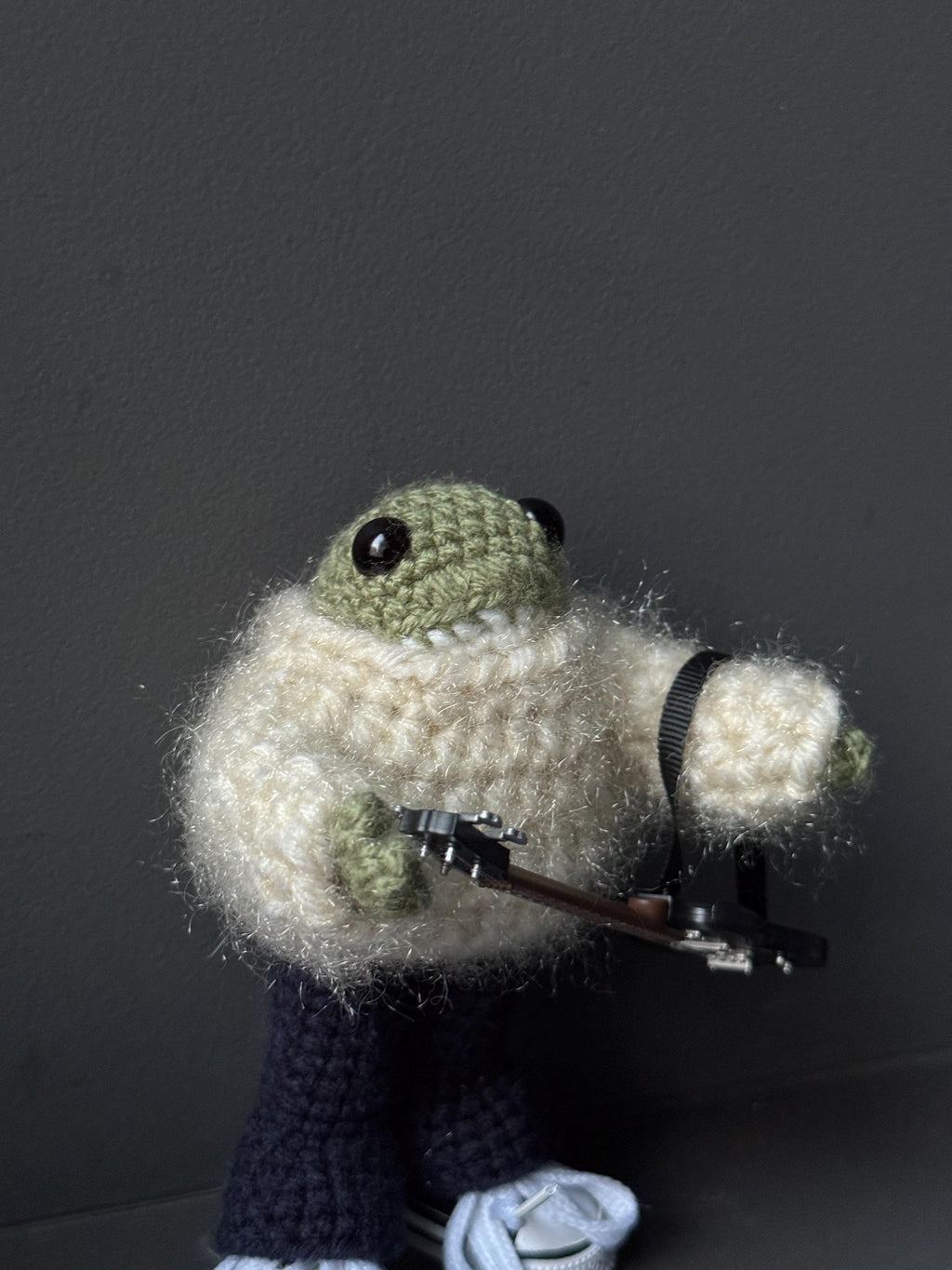 Poseable Crochet Frog Figurines – Handmade Mini Frogs with Metal Armature, Dressed Collectible