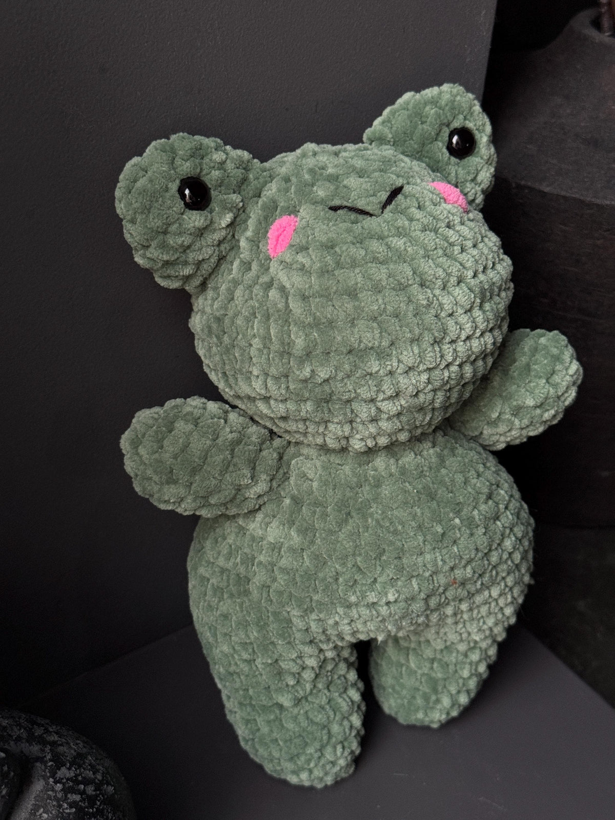 Handmade Plush Frog Toy – Soft Velvet Crochet Frog, Cute Amigurumi Frog Doll